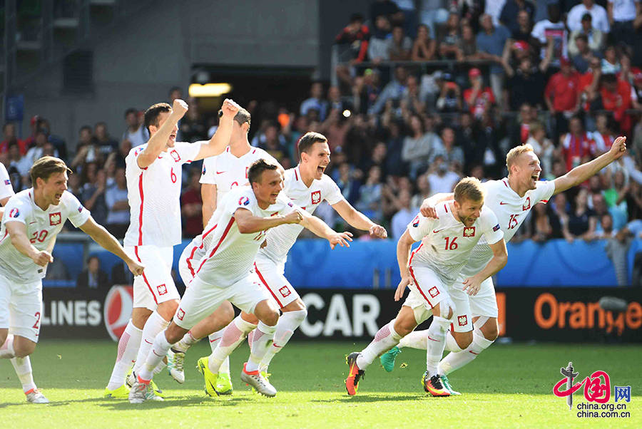 波兰队在欧洲足球比赛中实现惊艳逆袭