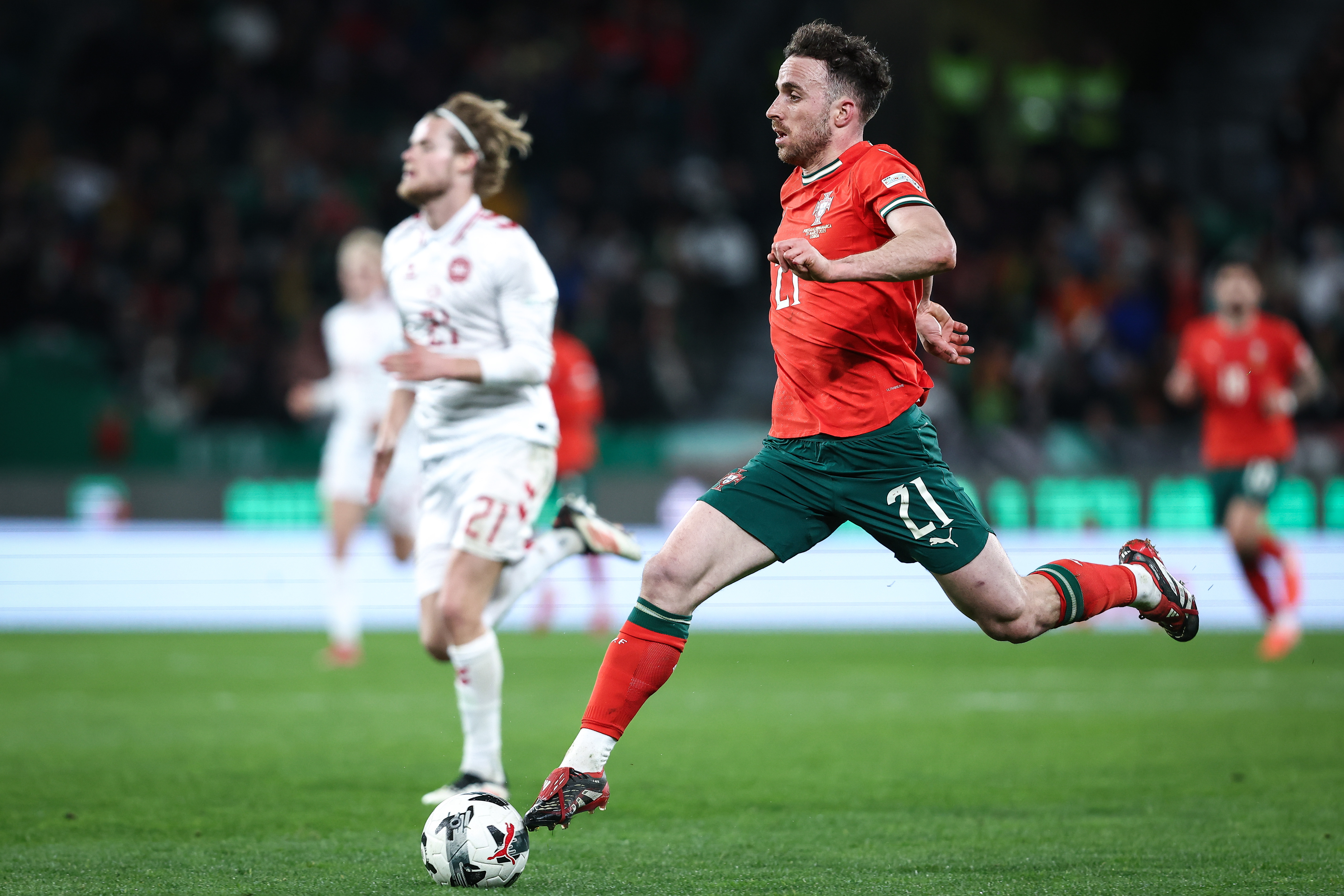 欧国联比赛的精彩瞬间成为话题的简单介绍