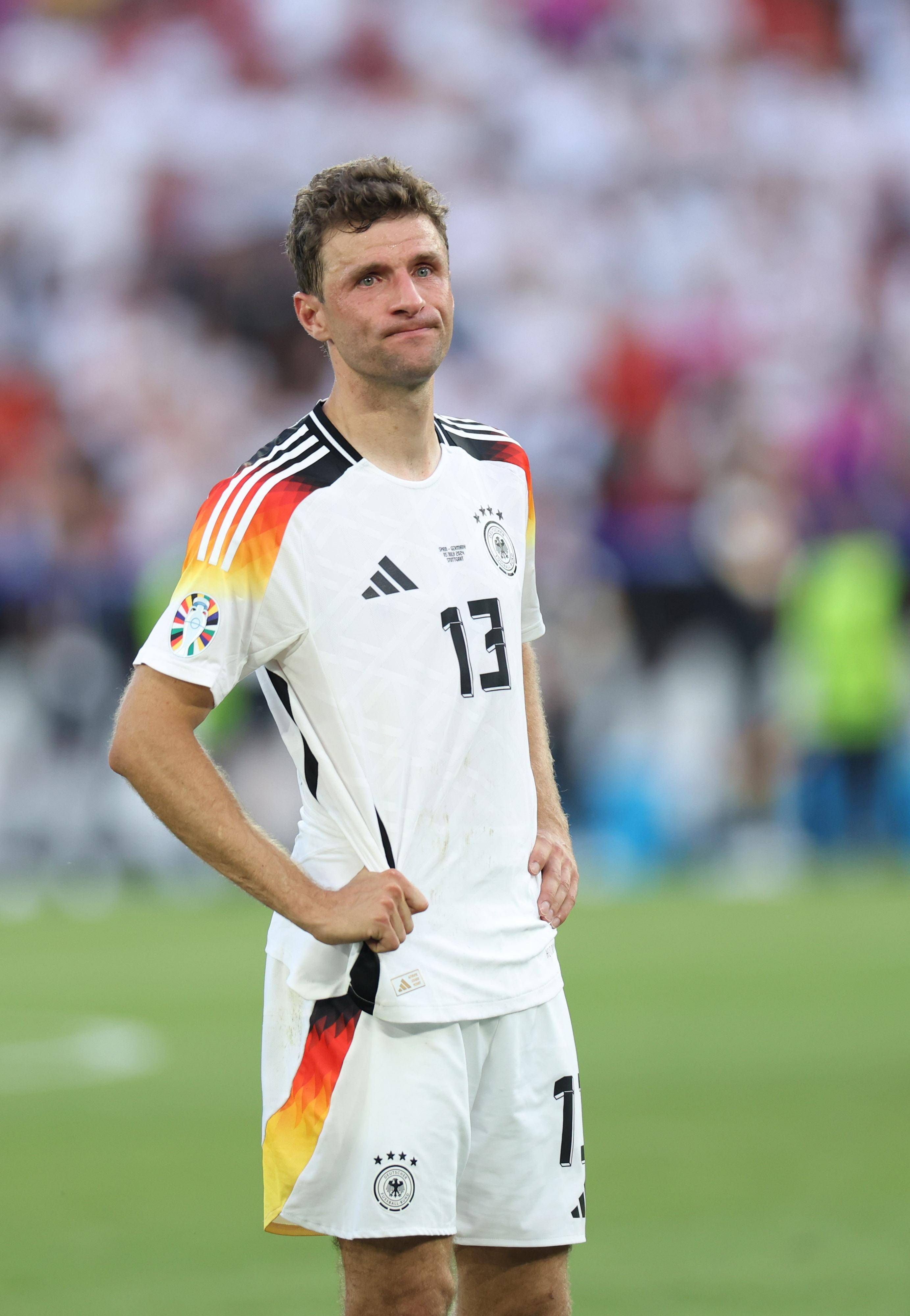 西班牙足球女队轻松取胜，晋级四强