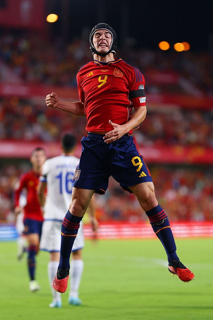 包含罗马绝地反击西班牙，托雷斯高光表现的词条