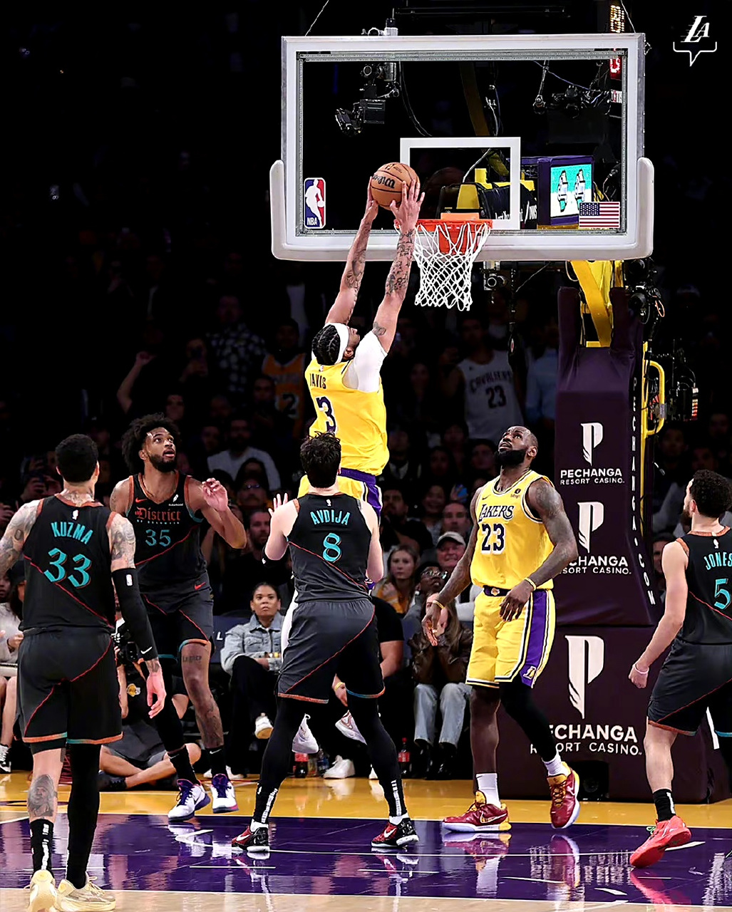 包含詹姆斯空砍分，率队逆转湖人的词条