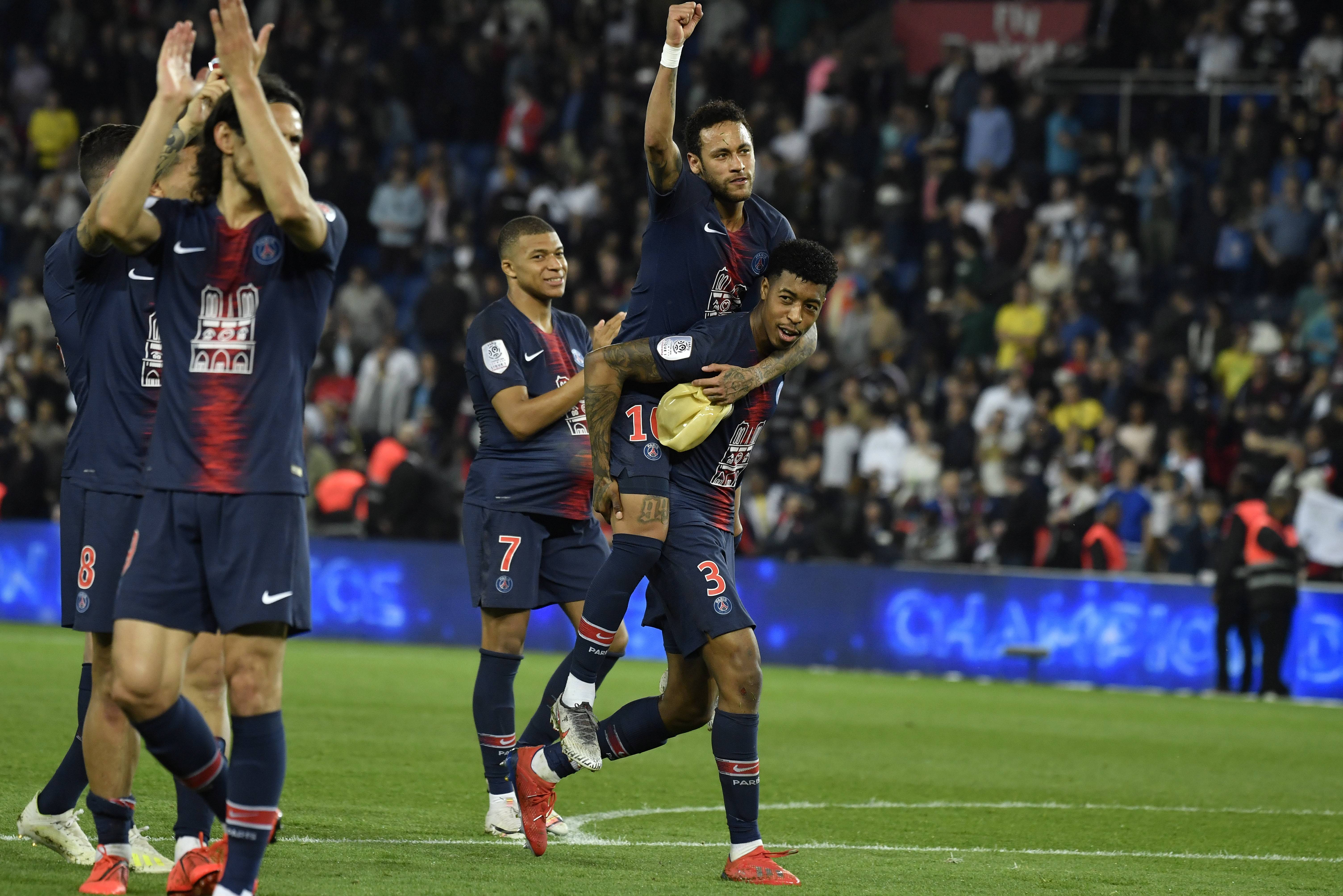 包含法国巨星领衔，巴黎圣日耳曼夺得联赛杯冠军的词条