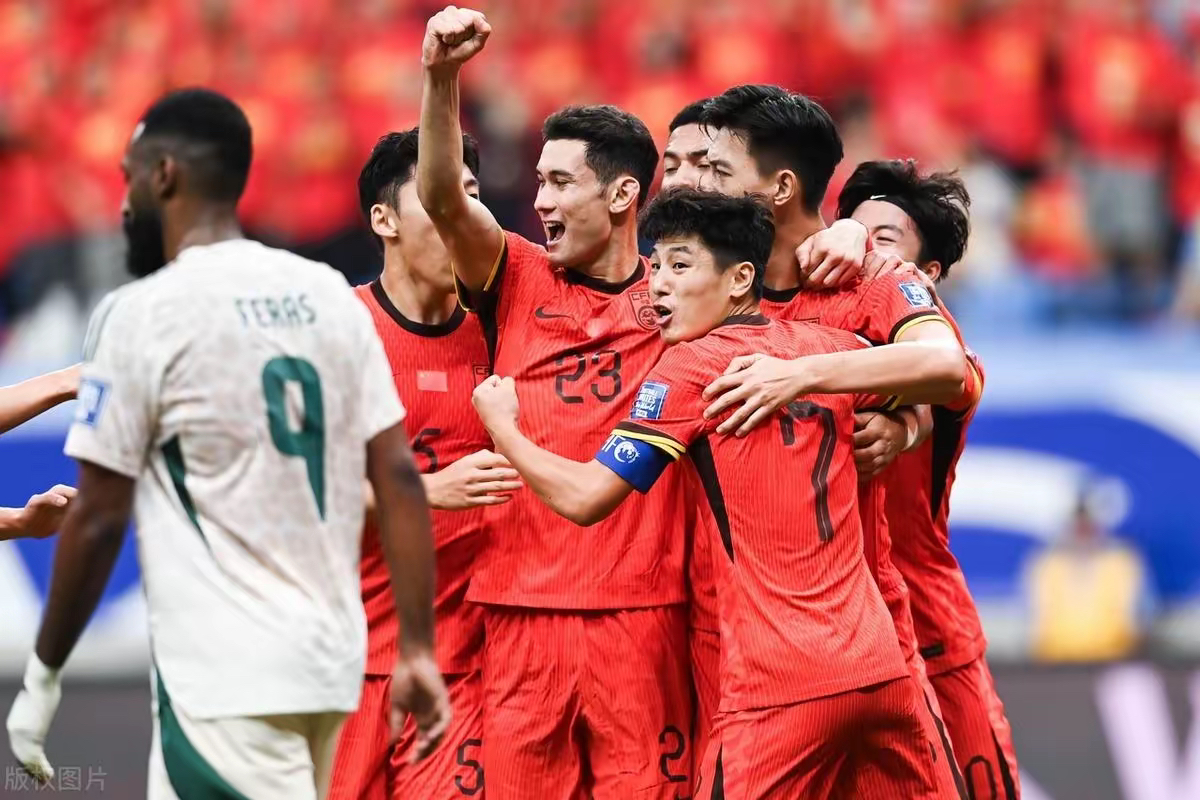 红蓝对决，巨星云集国内足球盛宴的简单介绍