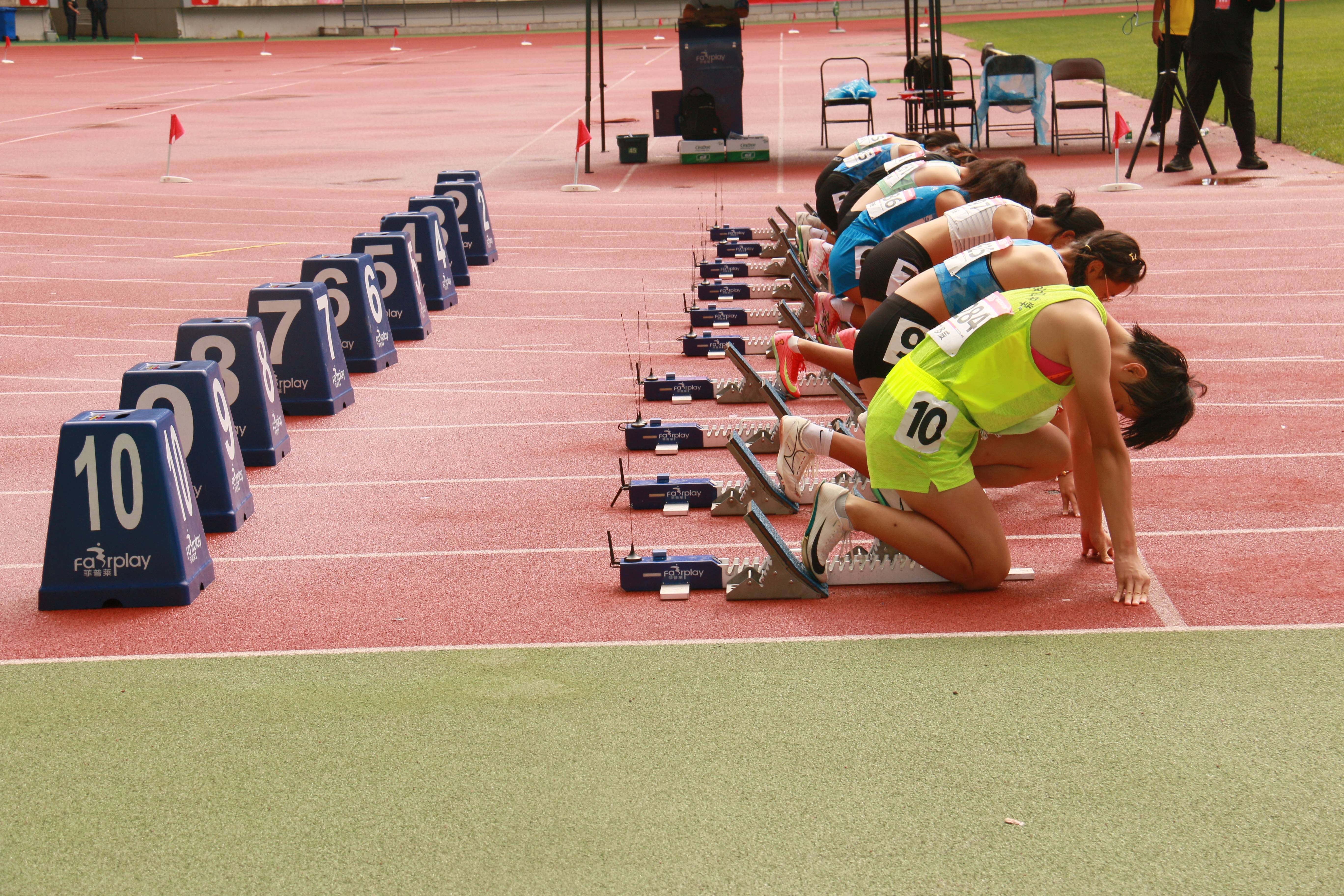 体育竞技激情燃烧,球场战况白热化 体育竞技激情燃烧,球场战况白热化