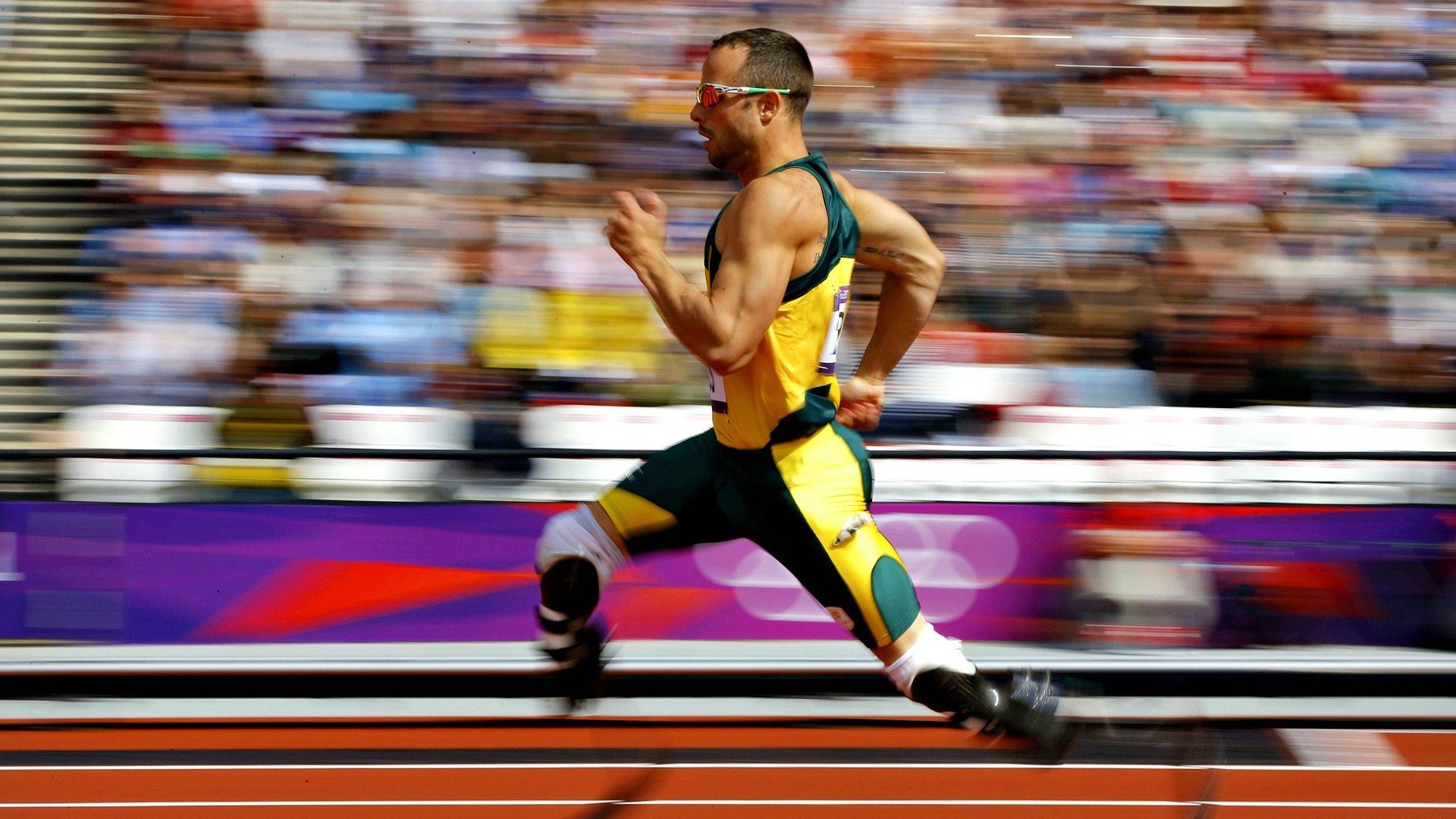 赛道上的孤独领跑者，贝恩连续得分拉开差距，F1年度争冠之夜悬念渐失