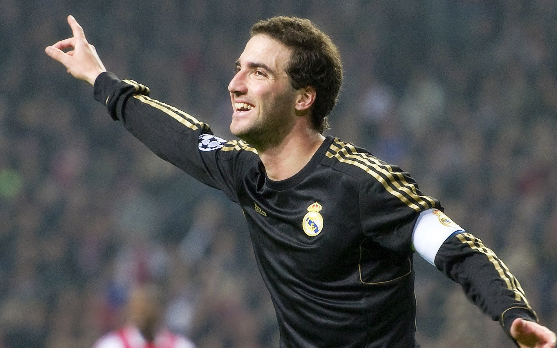 开拓者强势拿下鹈鹕，乔治在欧冠淘汰赛接管比赛，跨界竞技的王者时刻